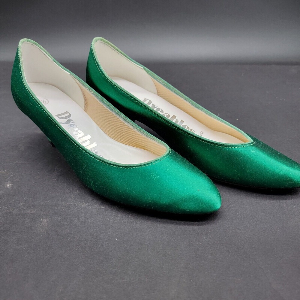 Vintage 1980s Dyeables by‎ Highlights Womens Heels Size 6.5 Green Satin Shoes